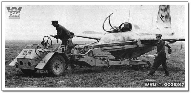 A Scheuch-Schlepper recovers an Me 163.